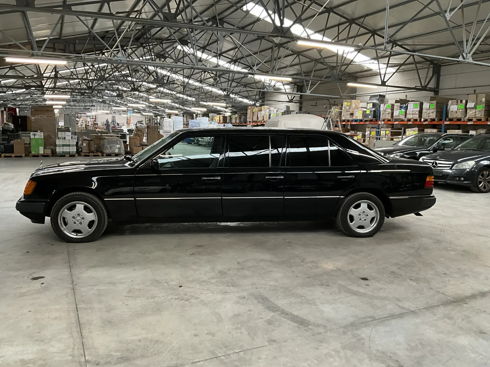 Mercedes 260E Limo VERKOCHT